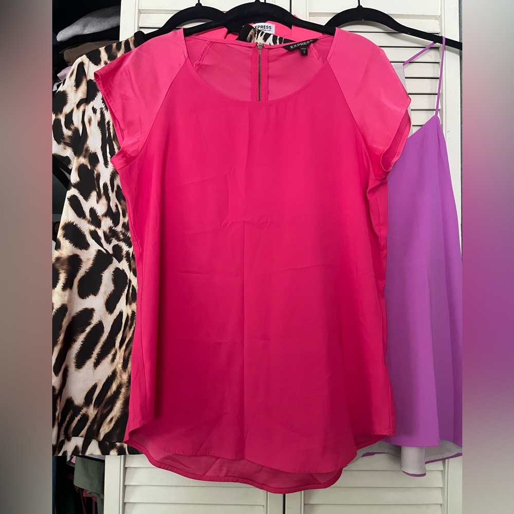 Express Round Neck Cap Sleeve Blouse with Zipper Detail • Medium